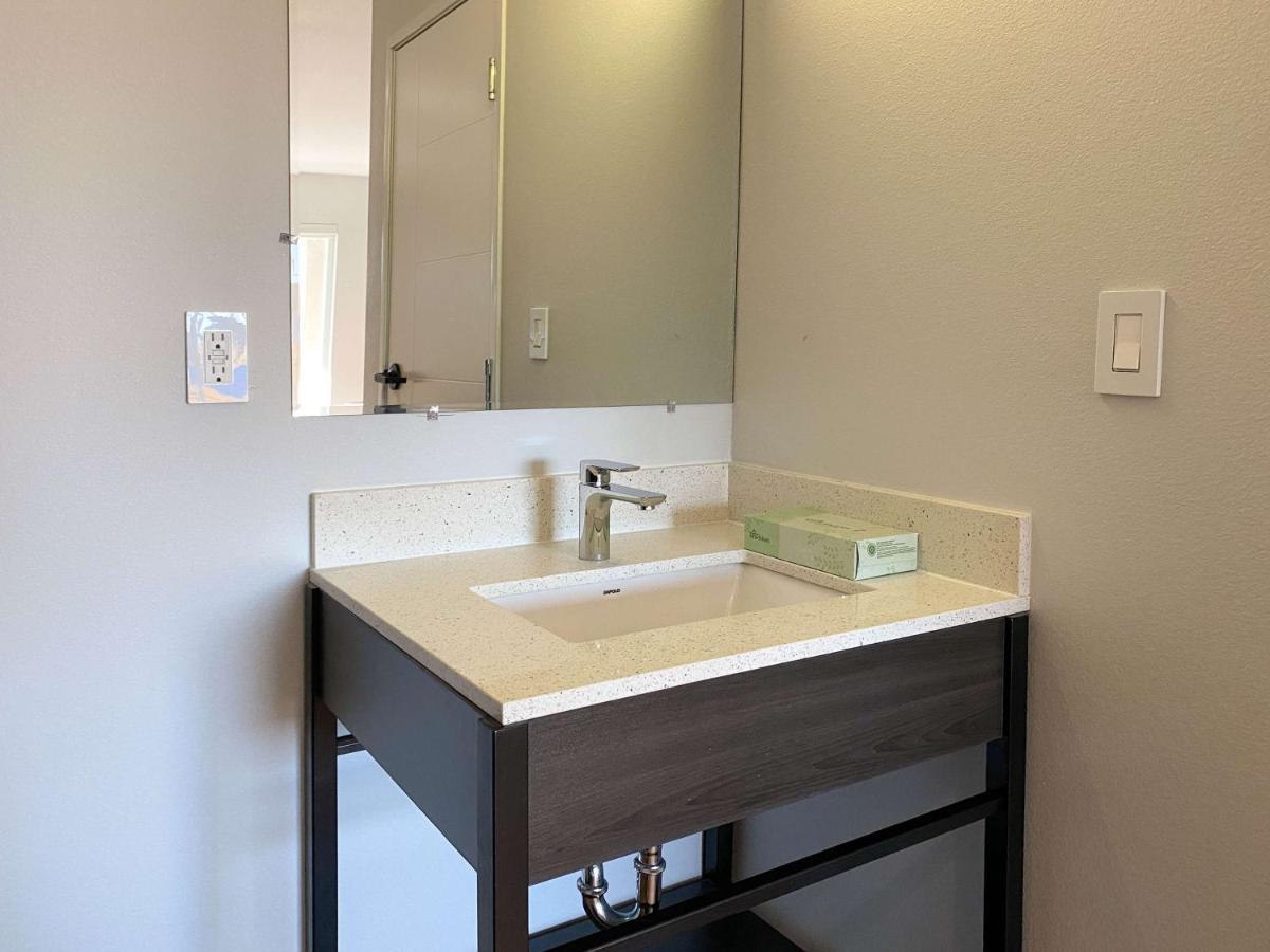 Studio 6 Suites Stockton, Ca Waterfront エクステリア 写真